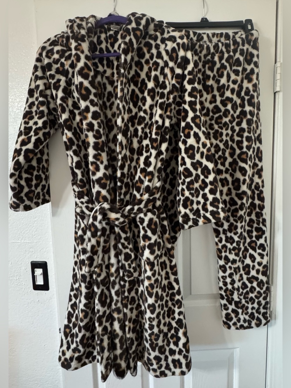 Tucker + Tate Leopard Print Fleece Robe & Pajama Pants - White, Black, Brown